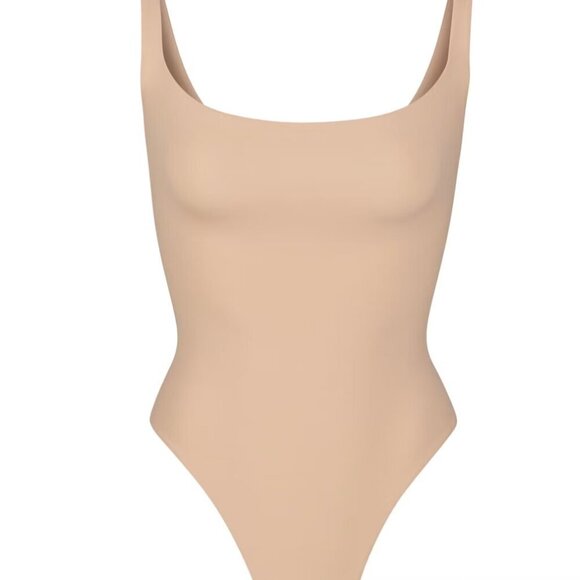 SKIMS Tops - SKIMS Fits Everybody Bodysuit in Clay